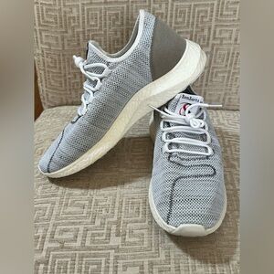 NEW Men’s size 12 Gray and White Lightweight Breathable Athletic Sneakers